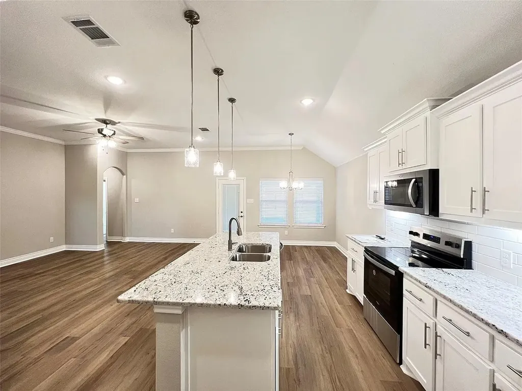 806 Greyson Lane Greenville TX 75402