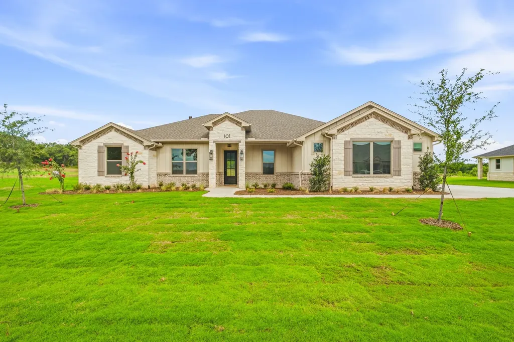 101 Eagle Court Glen Rose TX 76077