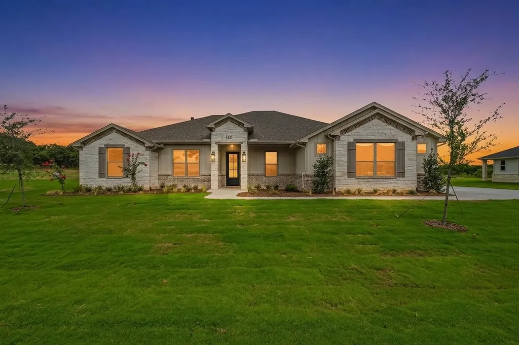 101 Eagle Court Glen Rose TX 76077