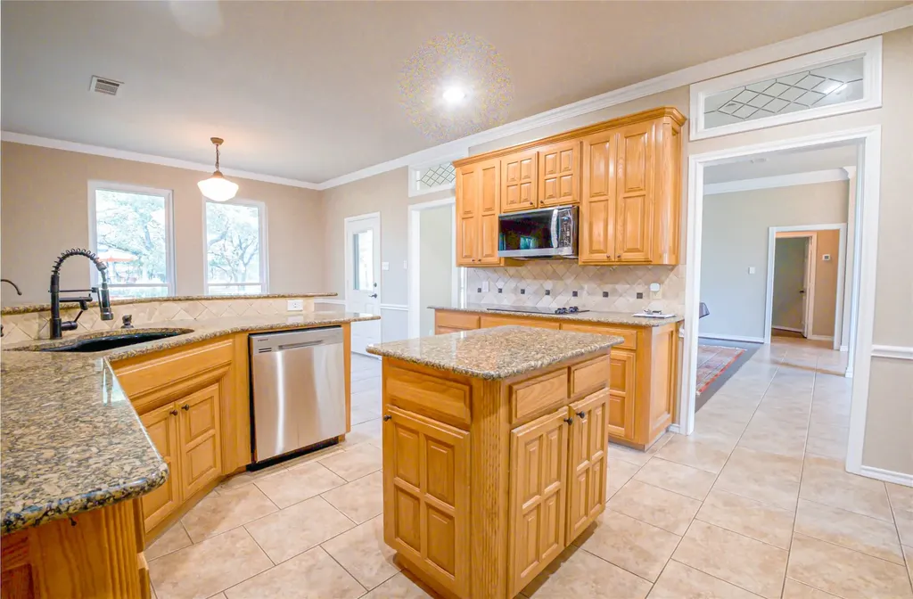 182 Lakeview Drive Aledo TX 76008