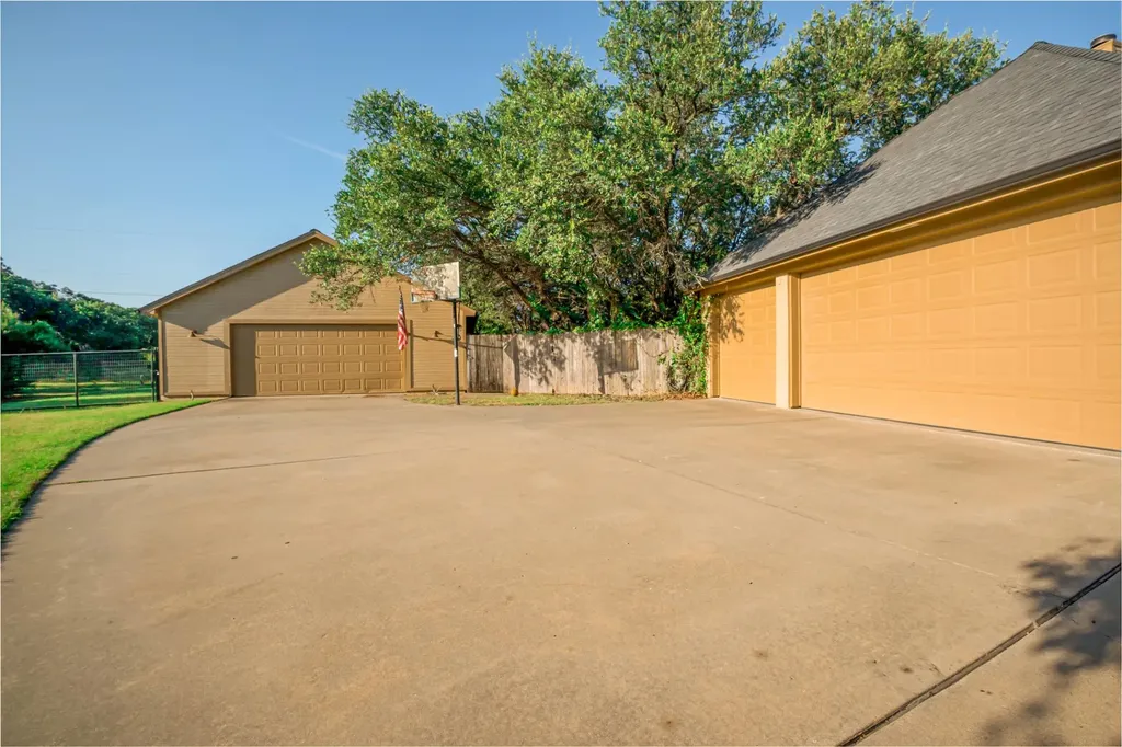 182 Lakeview Drive Aledo TX 76008