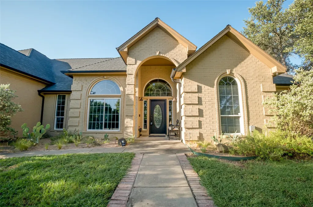 182 Lakeview Drive Aledo TX 76008