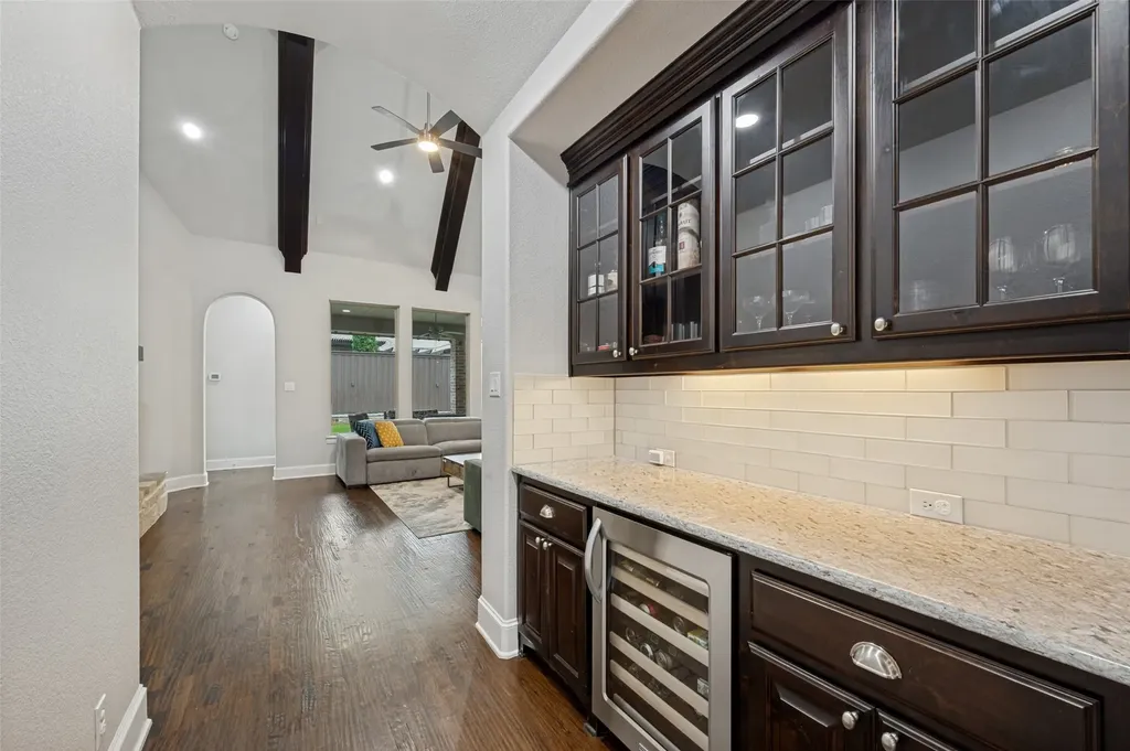 635 Fountainview Drive Irving TX 75039