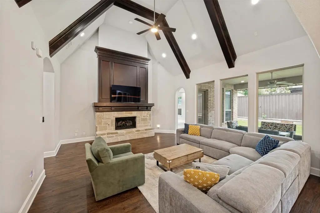 635 Fountainview Drive Irving TX 75039