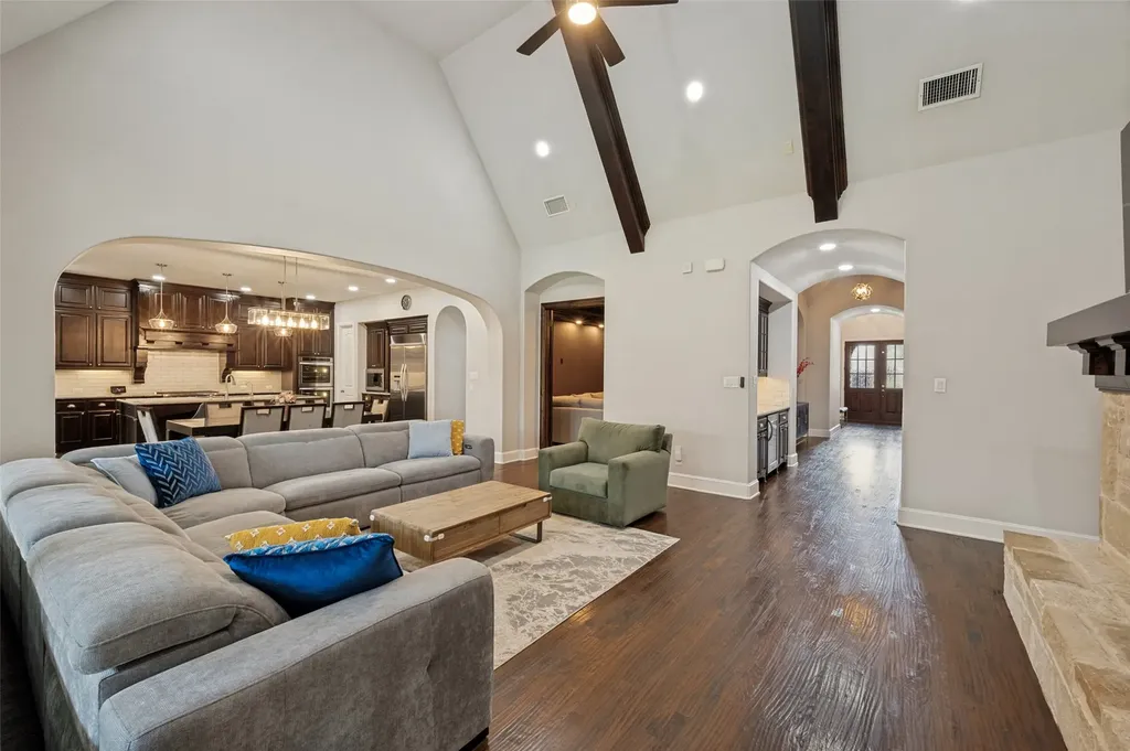 635 Fountainview Drive Irving TX 75039
