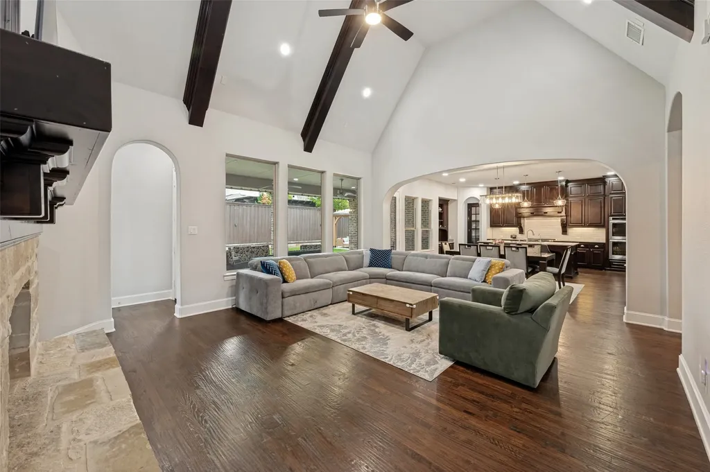 635 Fountainview Drive Irving TX 75039
