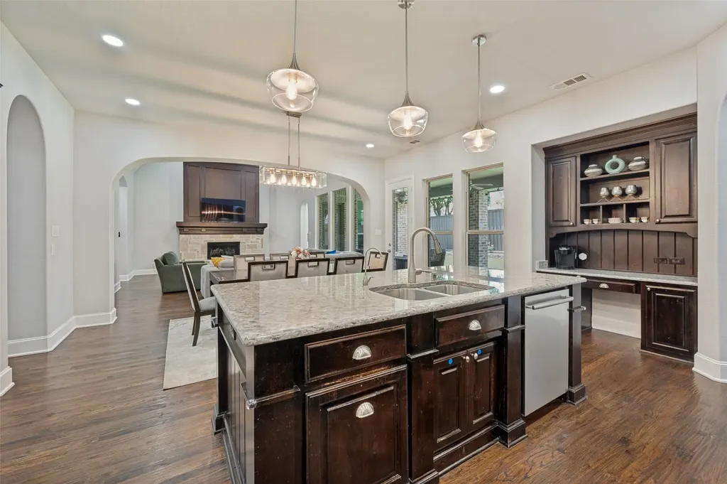 635 Fountainview Drive Irving TX 75039