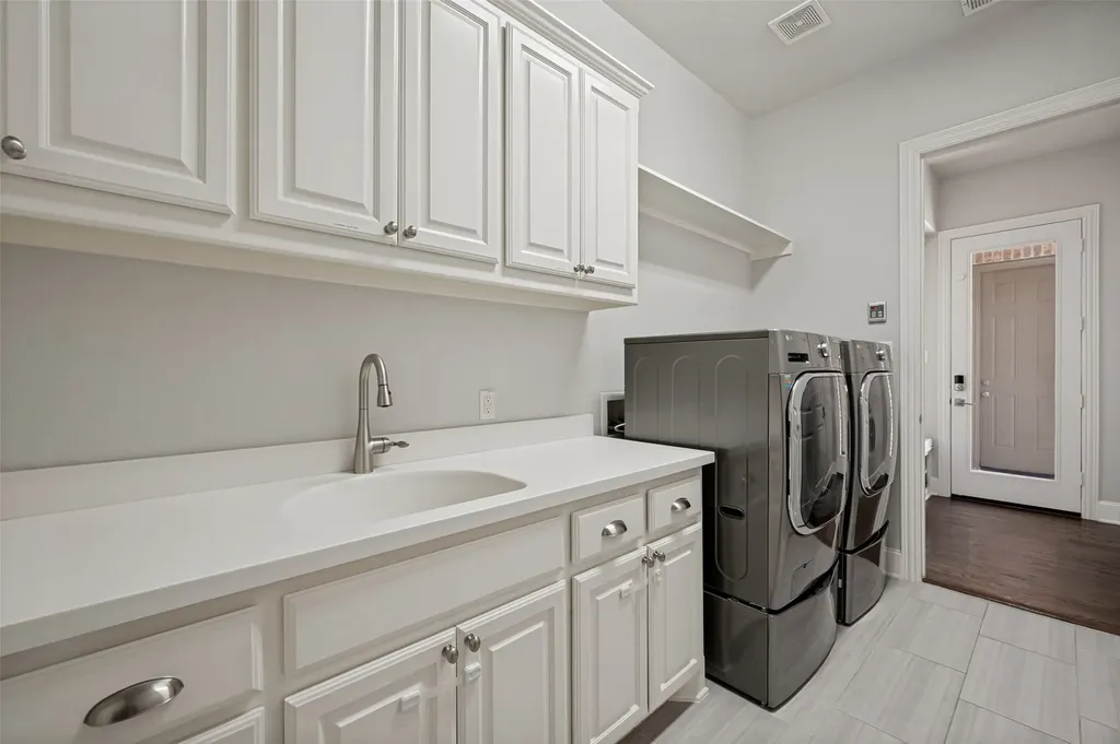 635 Fountainview Drive Irving TX 75039