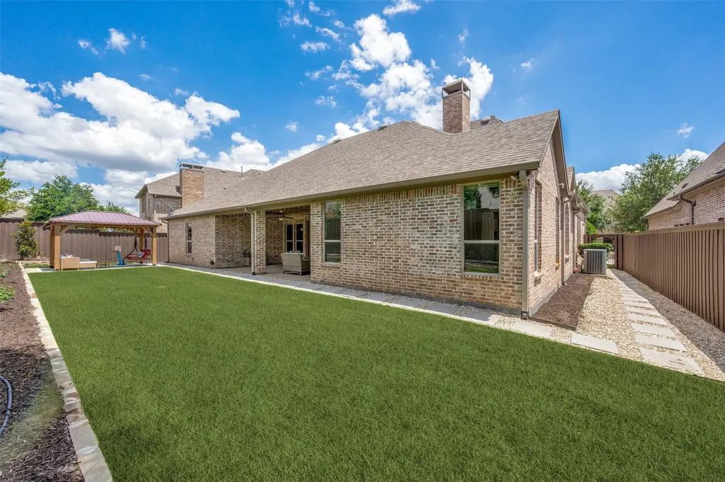 635 Fountainview Drive Irving TX 75039