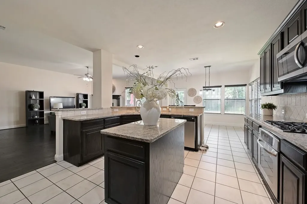 712 Lathrop Street Lantana TX 76226