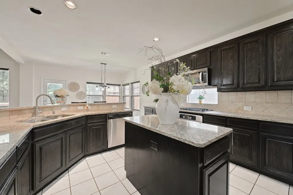 712 Lathrop Street Lantana TX 76226