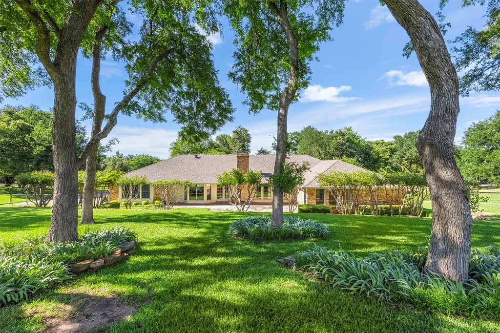 110 Cedar Drive Oak Leaf TX 75154