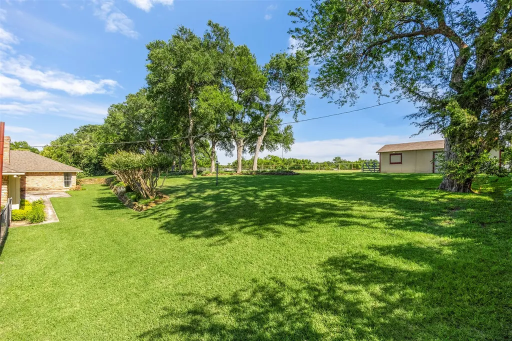 110 Cedar Drive Oak Leaf TX 75154
