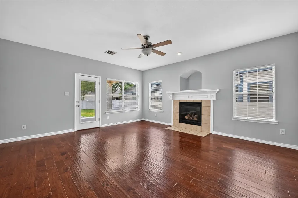 1013 Wenk Drive Aubrey TX 76227