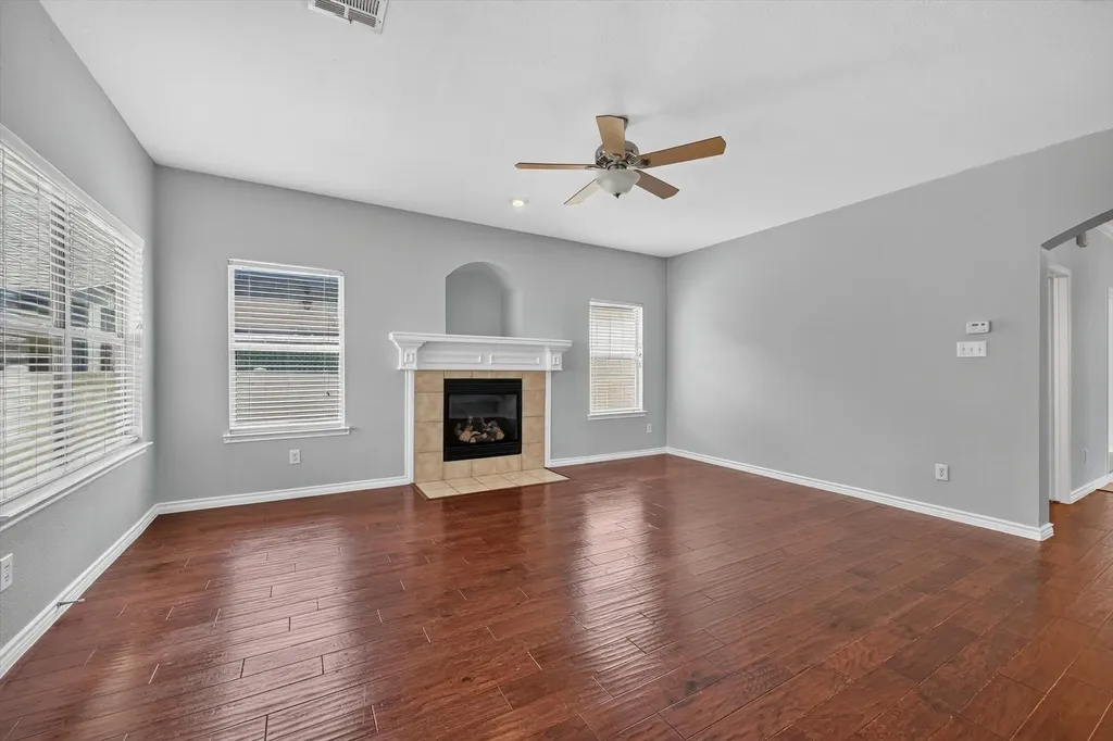 1013 Wenk Drive Aubrey TX 76227