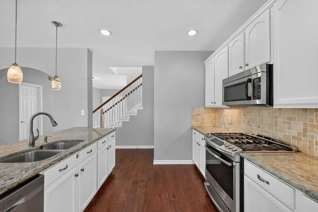 1013 Wenk Drive Aubrey TX 76227