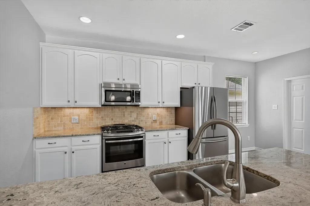 1013 Wenk Drive Aubrey TX 76227