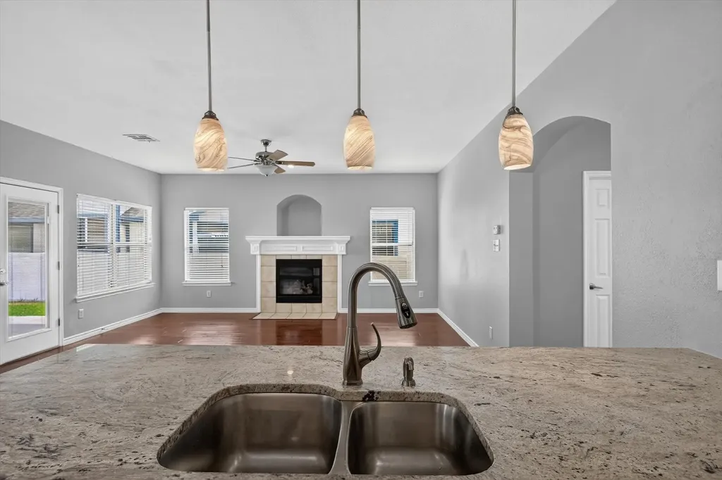 1013 Wenk Drive Aubrey TX 76227