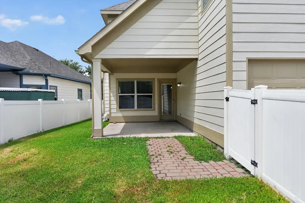1013 Wenk Drive Aubrey TX 76227
