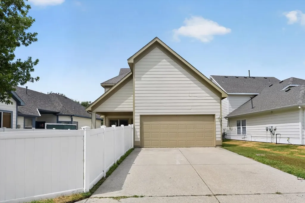 1013 Wenk Drive Aubrey TX 76227
