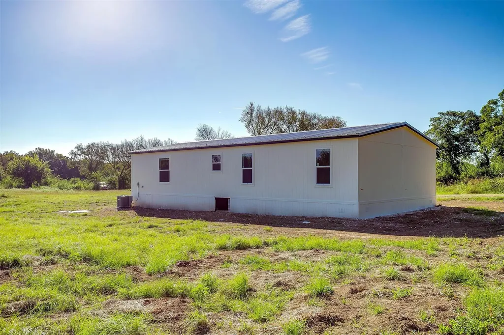 4417 County Road 423 Grandview TX 76050