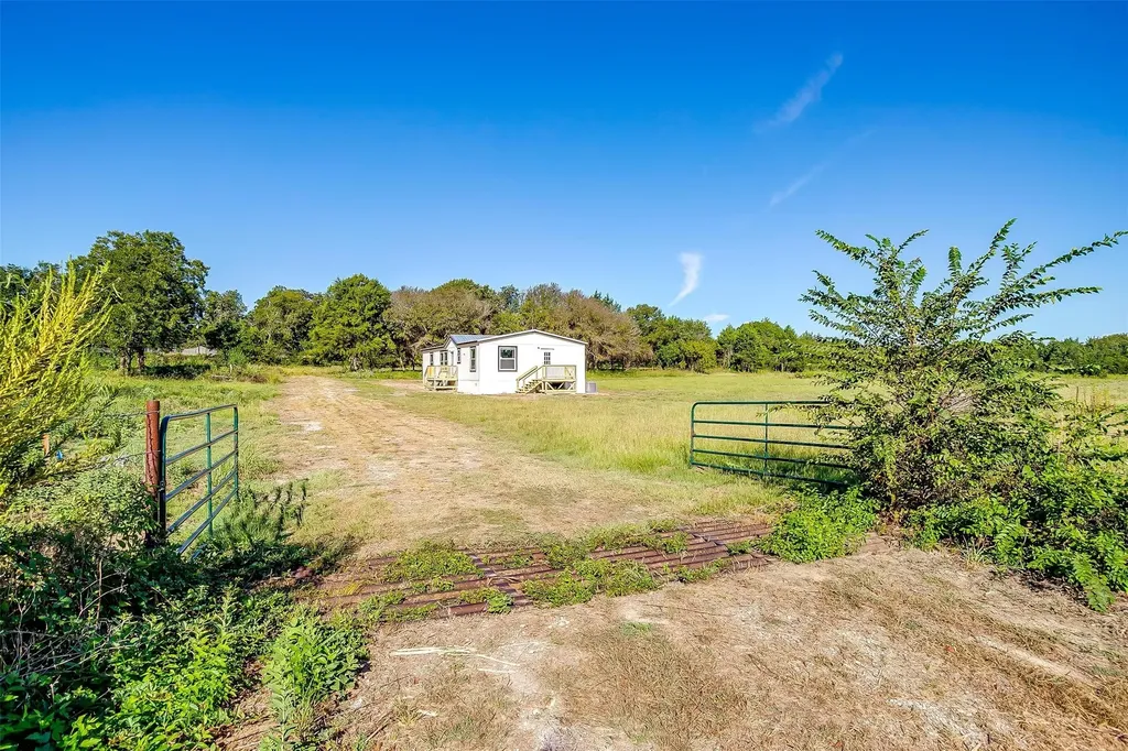 4417 County Road 423 Grandview TX 76050