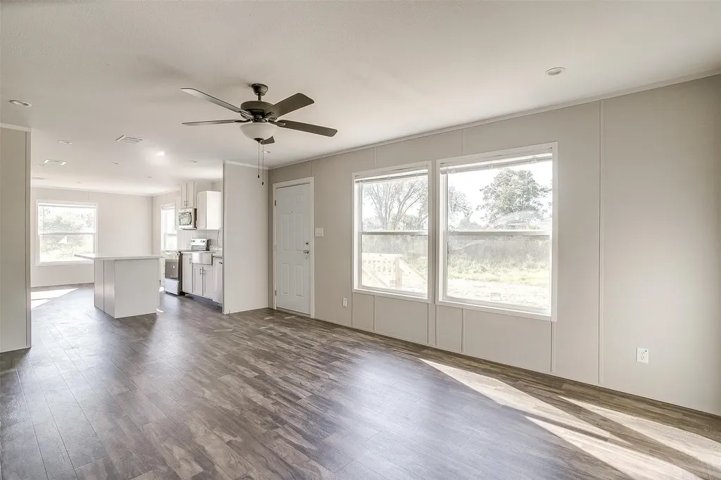 4417 County Road 423 Grandview TX 76050