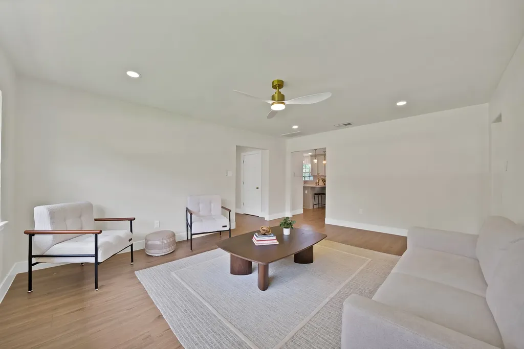 1618 Comanche Trail Garland TX 75043