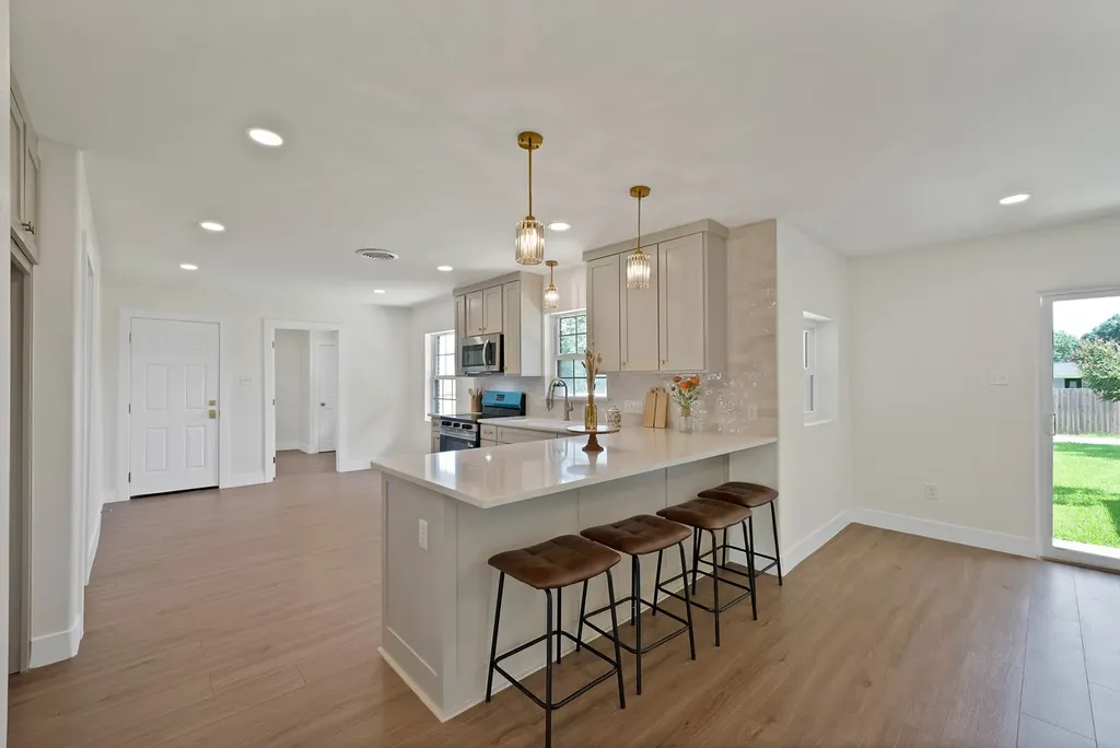 1618 Comanche Trail Garland TX 75043