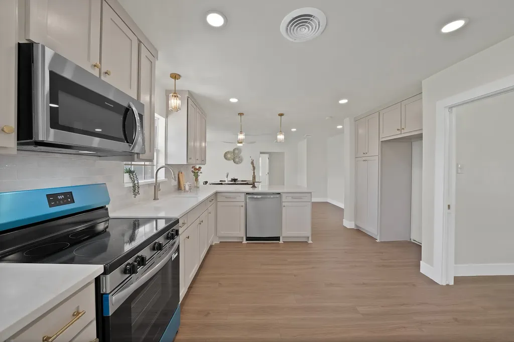 1618 Comanche Trail Garland TX 75043
