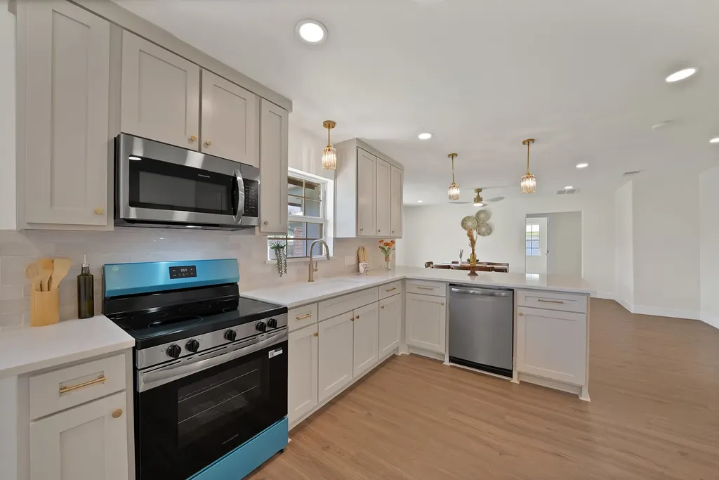 1618 Comanche Trail Garland TX 75043