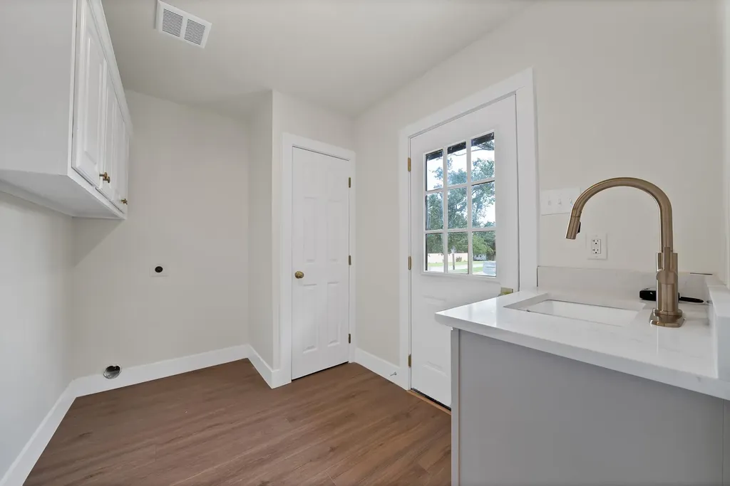 1618 Comanche Trail Garland TX 75043