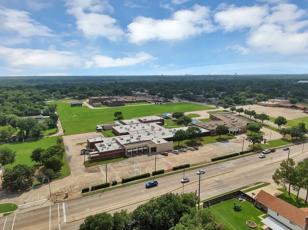 1618 Comanche Trail Garland TX 75043