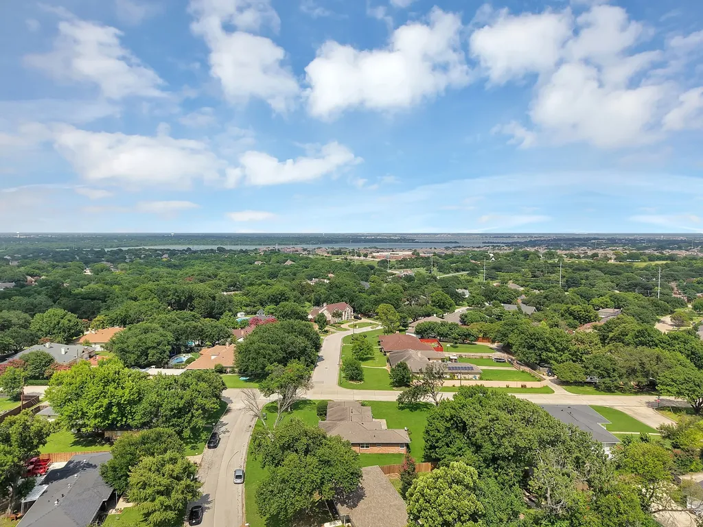 1618 Comanche Trail Garland TX 75043