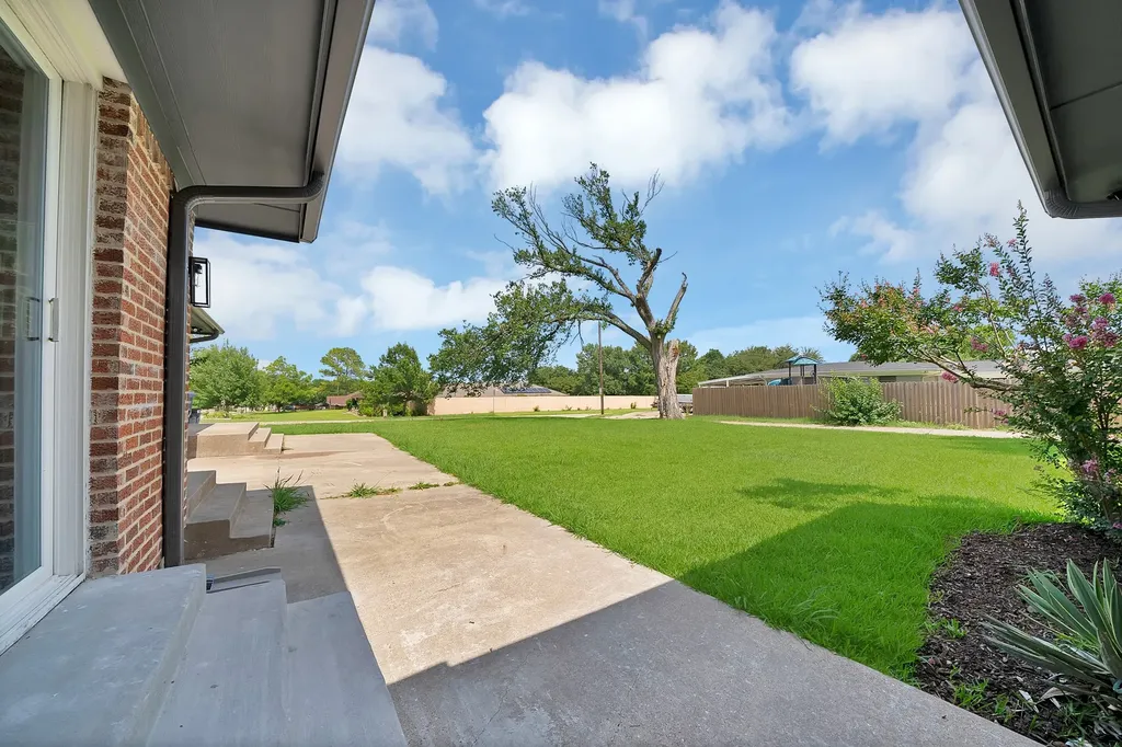 1618 Comanche Trail Garland TX 75043