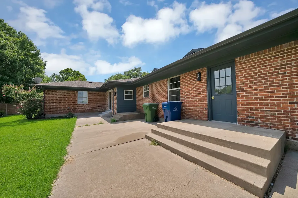 1618 Comanche Trail Garland TX 75043