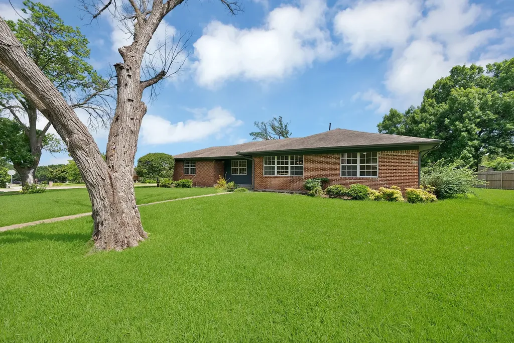 1618 Comanche Trail Garland TX 75043