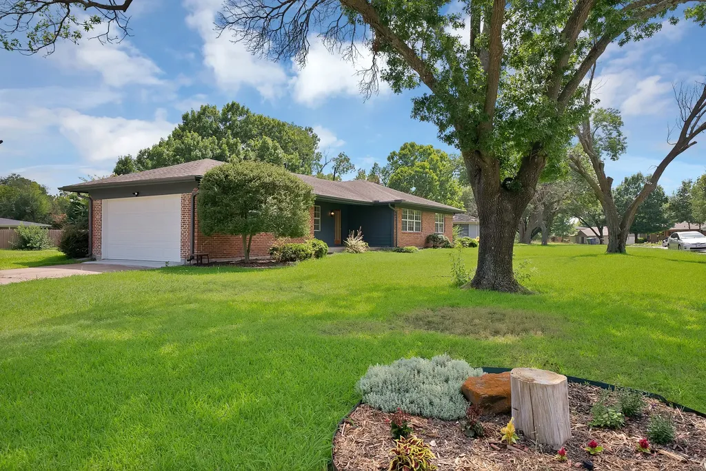 1618 Comanche Trail Garland TX 75043