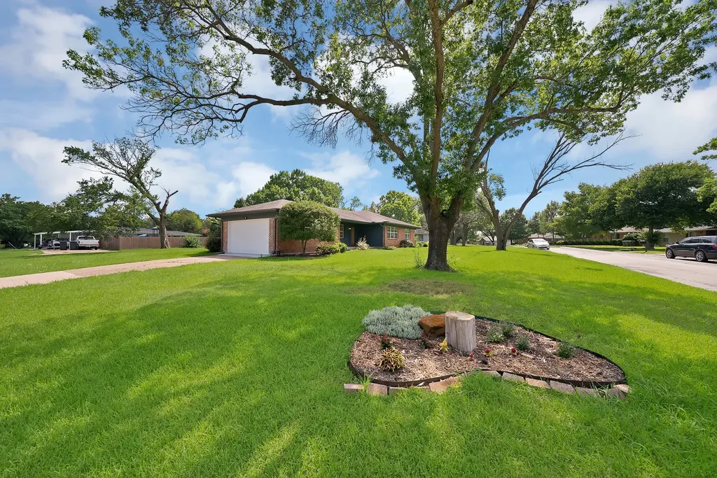 1618 Comanche Trail Garland TX 75043