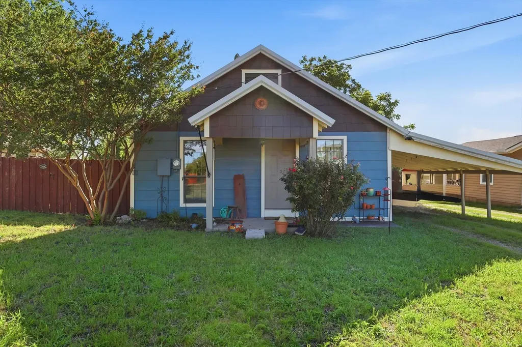 1005 N Oak Street Leonard TX 75452