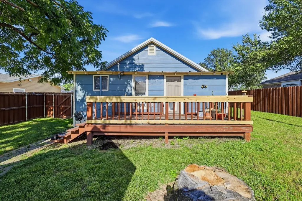 1005 N Oak Street Leonard TX 75452