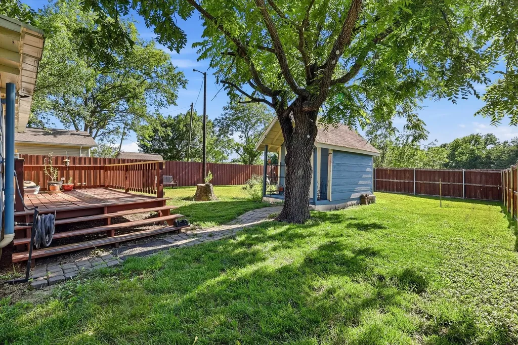 1005 N Oak Street Leonard TX 75452