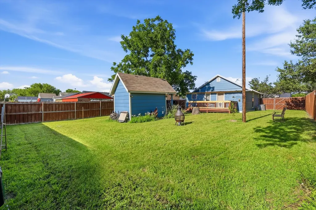 1005 N Oak Street Leonard TX 75452