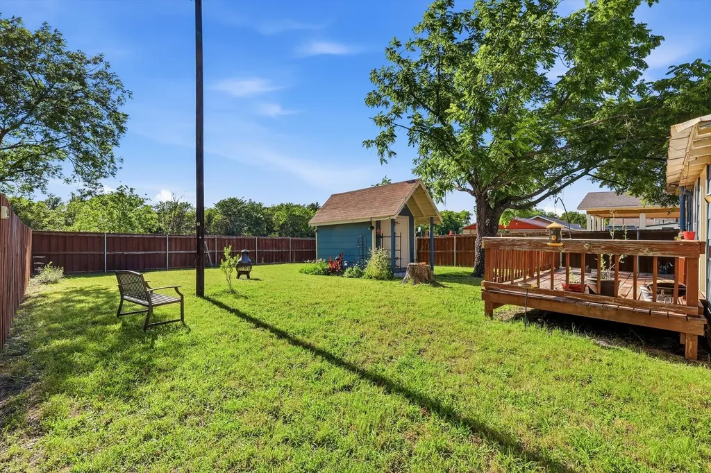1005 N Oak Street Leonard TX 75452