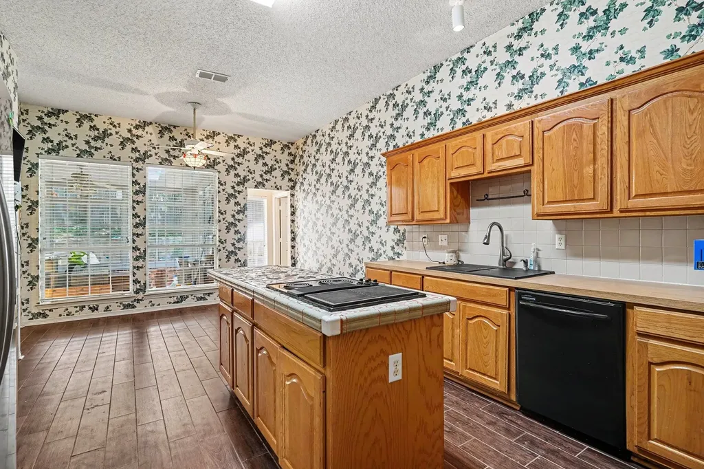 1249 Cross Creek Drive Kennedale TX 76060