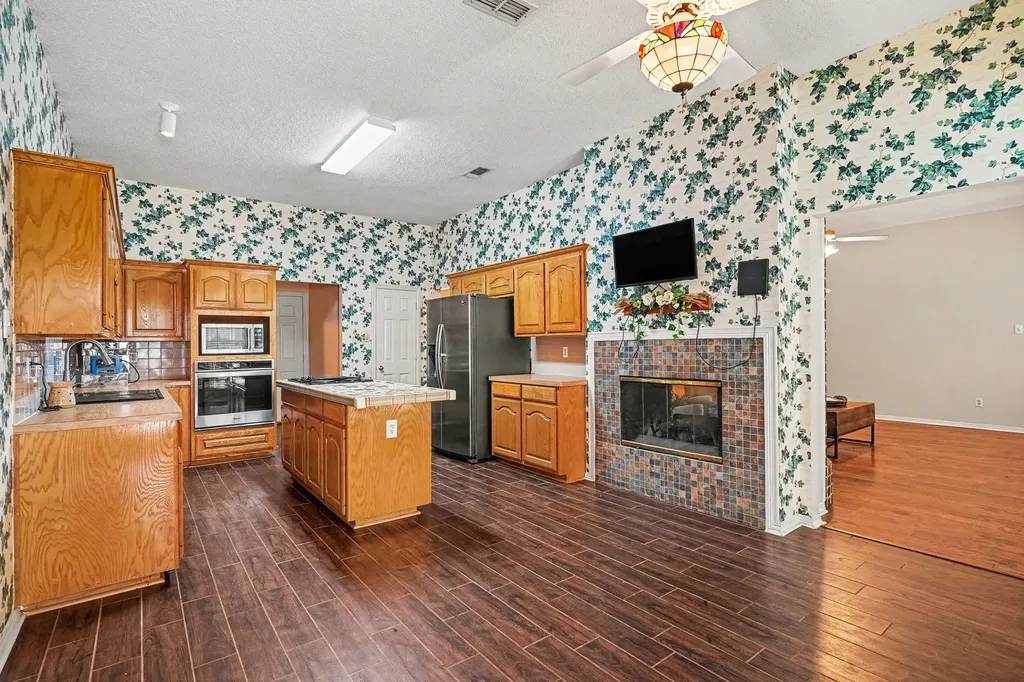 1249 Cross Creek Drive Kennedale TX 76060