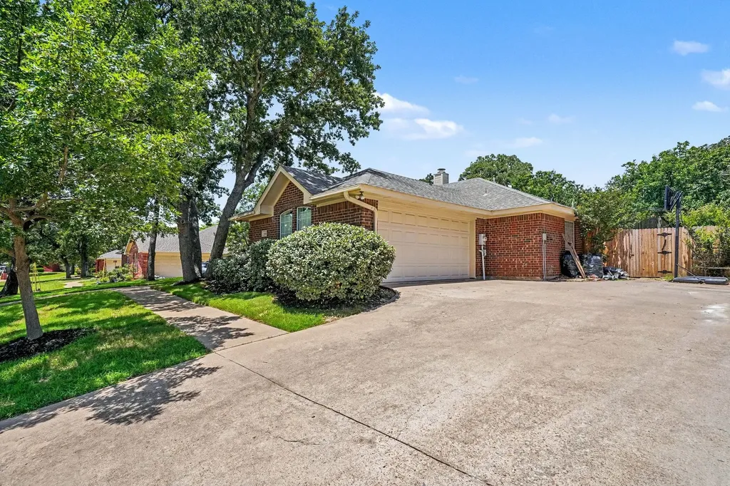 1249 Cross Creek Drive Kennedale TX 76060