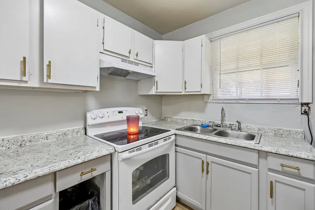 1215 Churchill Road River Oaks TX 76114
