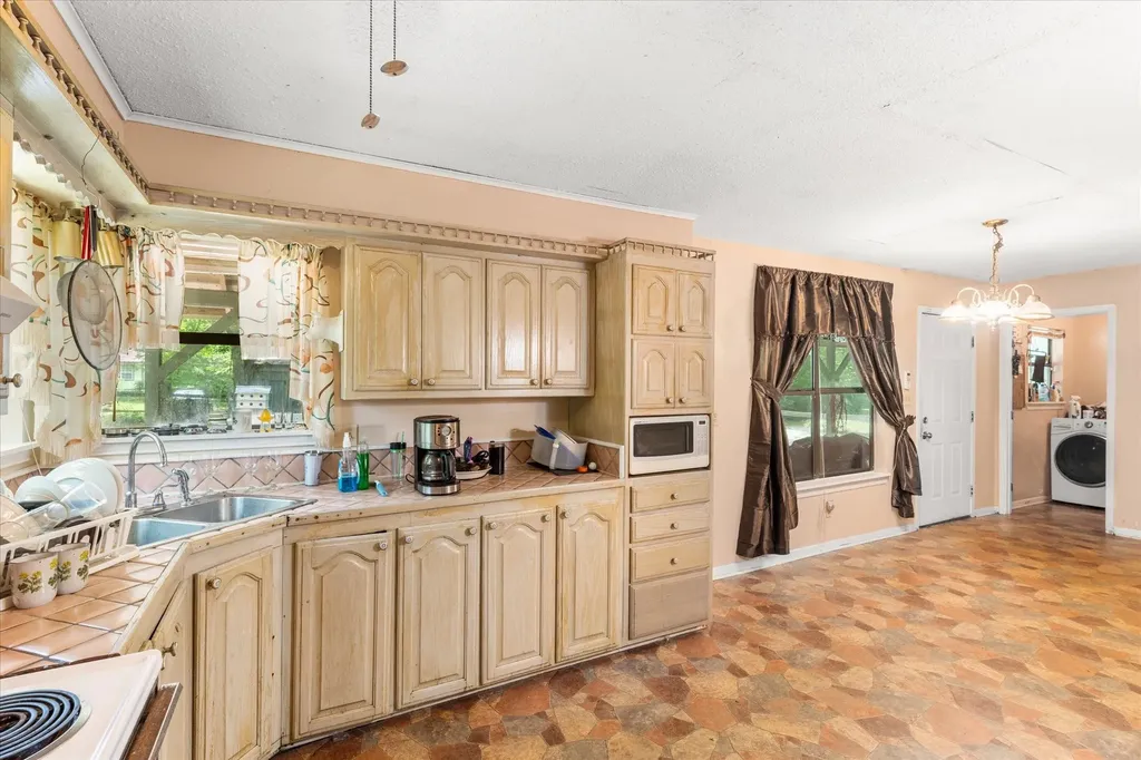 18459 Fm 16 E Winona TX 75792
