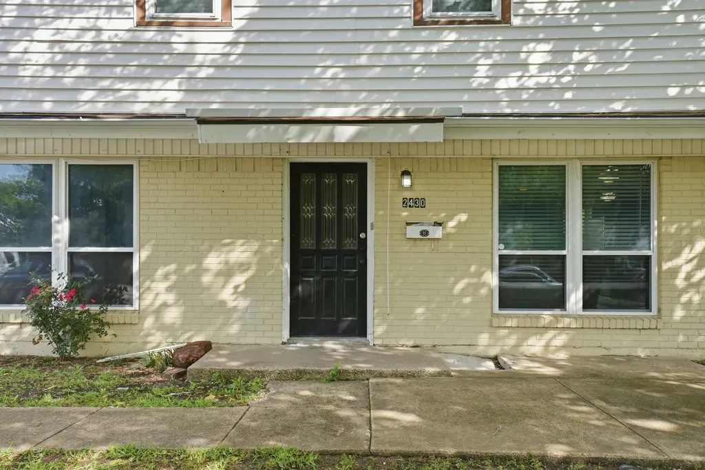 2430 Mark Drive Mesquite TX 75150